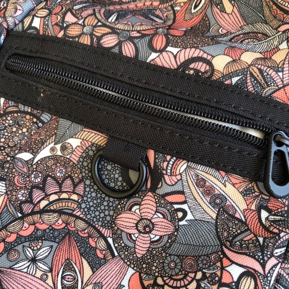 Sakroots Crossbody Sling Backpack Hiker Floral - Picture 11 of 11